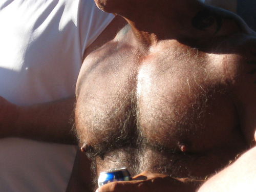 nippig:  http://nippig.tumblr.com/archive  Hot muscle DILF