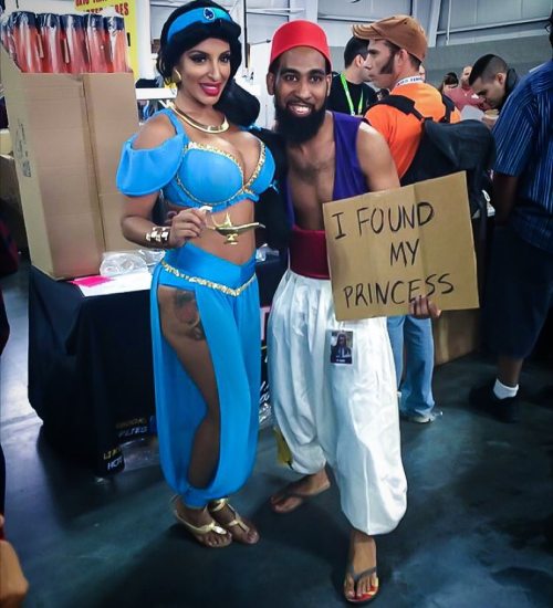 My prince found me!!! #Aladdin #princessJasmine #newyorkcomiccon #nycc #jacobJavitzCenter #disney #cosplay by missmeena1