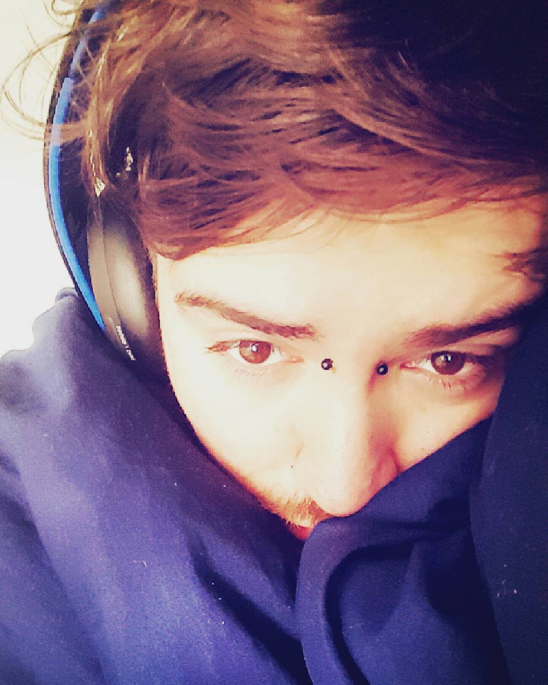 Current mood: naked and depressed  #instamood #browneyes #instagay #pansexual #headphones