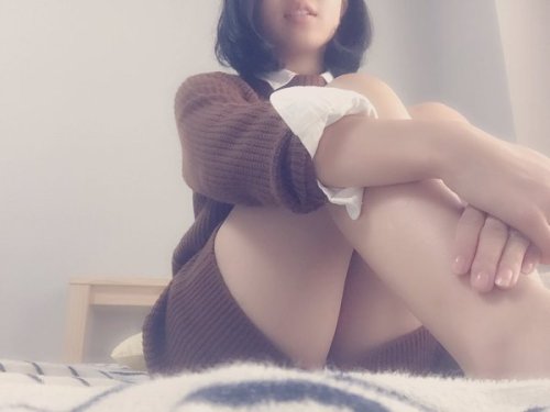 hanna4933: 난 단발머리가 어울린대아래는 암것두 안입구…