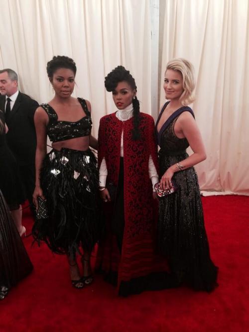 @voguemagazine Three is no longer a crowd. @JanelleMonae in @TadashiShoji and @DiannaAgron and @itsg