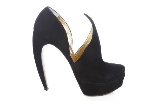 Obsessed with this Walter Steiger shoe - love the sculpting of this Pre-Fall 2013 heel.