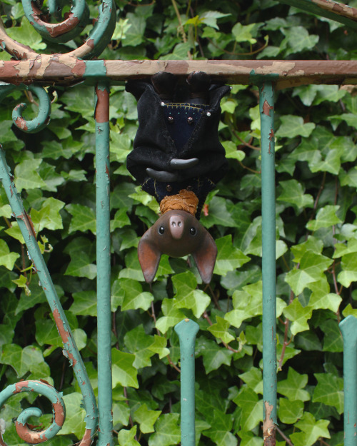 theoldneedle:Leif the Bat, mine &amp; @fawn-lorn‘s latest sculpture collaboration is final