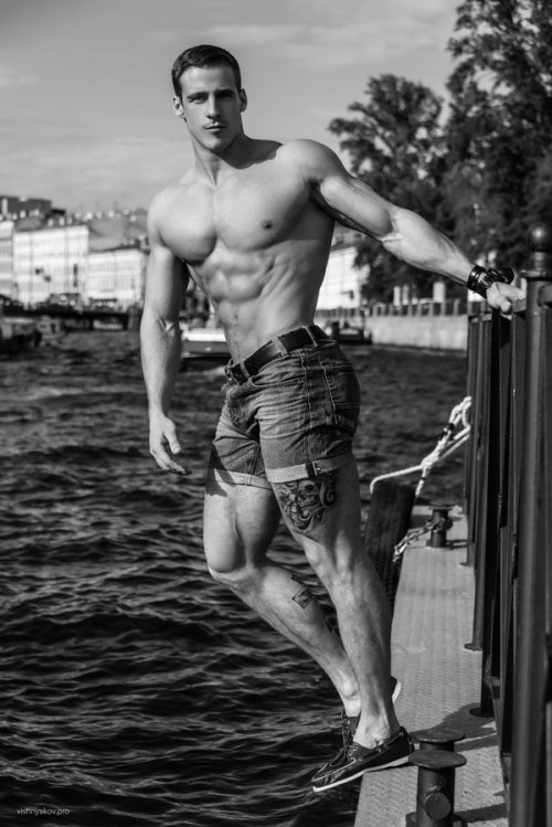 underwunder:  Over 40000 posts and counting. Follow me @underwunder