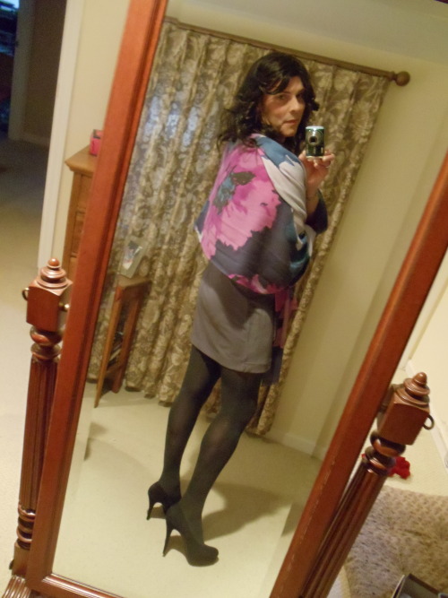 cd-trori:cd-trori:sexilexidee:cd-trori:CD-Trori Grey dress with new silk scarf, Donna Karan tights, 