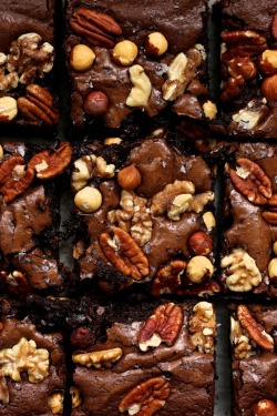 hoardingrecipes:    Extra Nutty Dark Chocolate