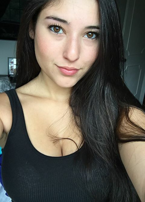 growingbigger: angvarona: Angie Varona  @angvarona  Sexy