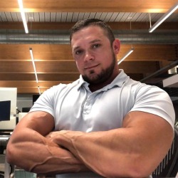 prestonbrok:  Who’s back at it today? I may ditch early to go lift some heavy sh!t 😏💪🏼 #muscle #doesyourarchitectevenlift #architecture #architect #swole #swolechitect #bodybuilding #gains #flexing #biceps #musclebull #musclebear #muscledaddy