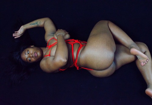 prettyperversion: Thickly wrapped in red. @prettyperversion photographer Don’t remove captions or 