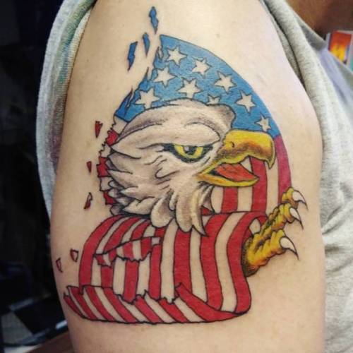 Thanks again John! It was fun to work on this flash piece that i modified for what the client had in mind.  #eagle #tattoo #flash #american #flag #tattoos #ravenseyeink #chelsea  (at Raven’s Eye Ink)