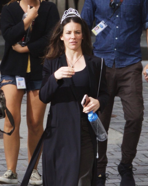 Evangeline Lilly arriving to the set of Ant-Man and the Wasp in a tiara after playing with her kids 