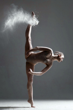 trautmans-legs:  Explosive Dance Portrait By Alexander Yakovlev