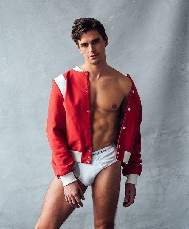 amazingmalenudity:Antoni Porowski