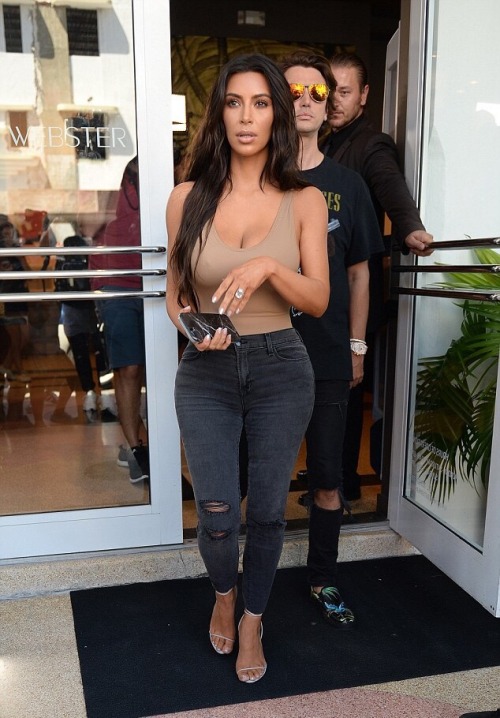 wanna-be-kardashian:  September 16th, 2016 - Kim out in Miami