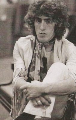 Soundsof71:  Roger Daltrey, Such A Babe! An Early Fringe Style, And Omg, That Scarf! 