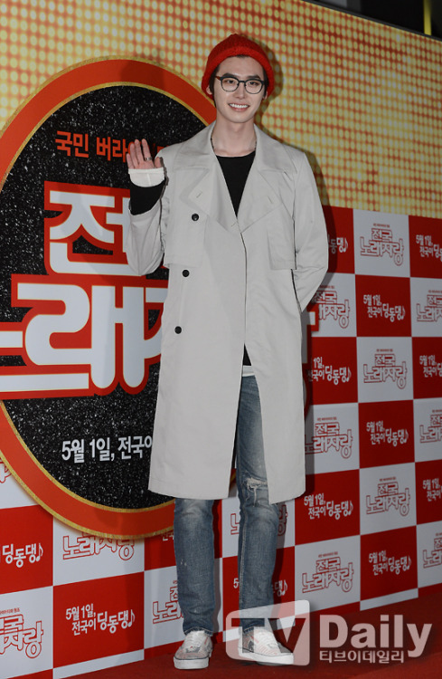 Lee Jong Suk  @ &ldquo;National Singing Contest&rdquo; VIP Premiere in Lotte CinemaThat