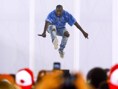 Kanye West closes out Pan Am Games — until faulty microphone doesn’t let him finishWelco