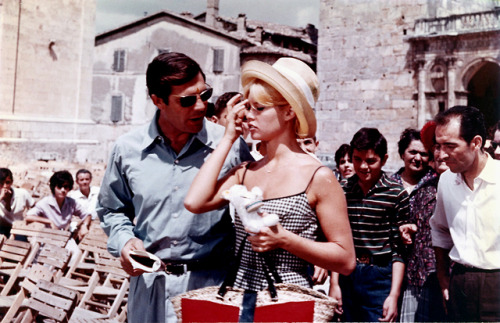 sure-i-m-decent:Brigitte Bardot and Marcello Mastroiannimovie stills from “Vie Privée” de Louis Mall