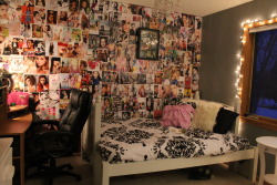 strippinq:  i love my room :))) 