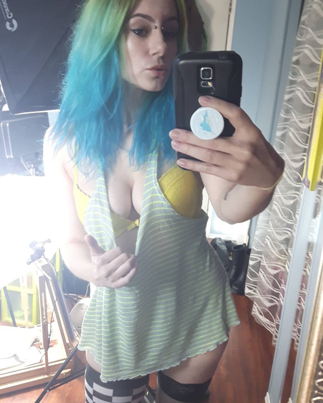 🍎🍎🍎 mygirlfund.com/HotPepper #cute #canadian #punk #piercedgirls #mirrorselfie