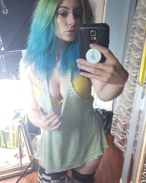 🍎🍎🍎 mygirlfund.com/HotPepper #cute #canadian #punk #piercedgirls #mirrorselfie #colouredhair #yellowbra #mygirlfund #mygirlfundgirl #ilovemygirlfund  https://www.instagram.com/p/BqLbROdHW_l/?utm_source=ig_tumblr_share&igshid=1jn23pq1lcmro