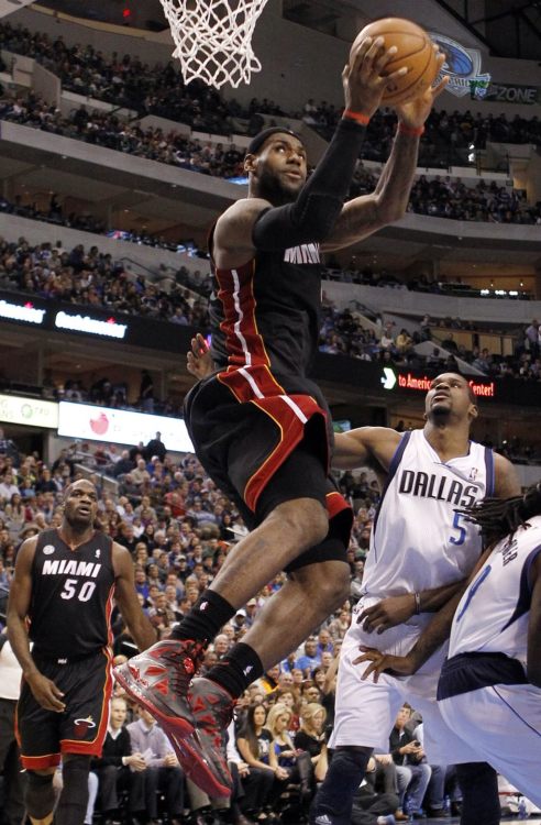 fyeahbballplayers:  D.Wade & LBJ; 