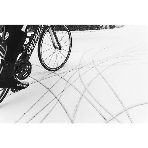 dfitzger: By @natalierstarr: I love textures. These lines in the snow looked so cool. I’m slowly lea