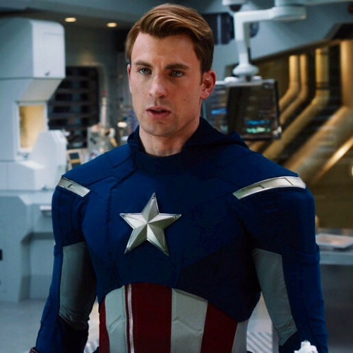 HAPPY FOURTH OF JULY!!! Chris Evans: as American as apple pie, and just as tasty.