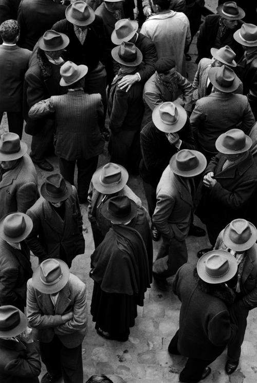newloverofbeauty:Jean-Philippe Charbonnier:  Market Day in Ravenna  (1950)