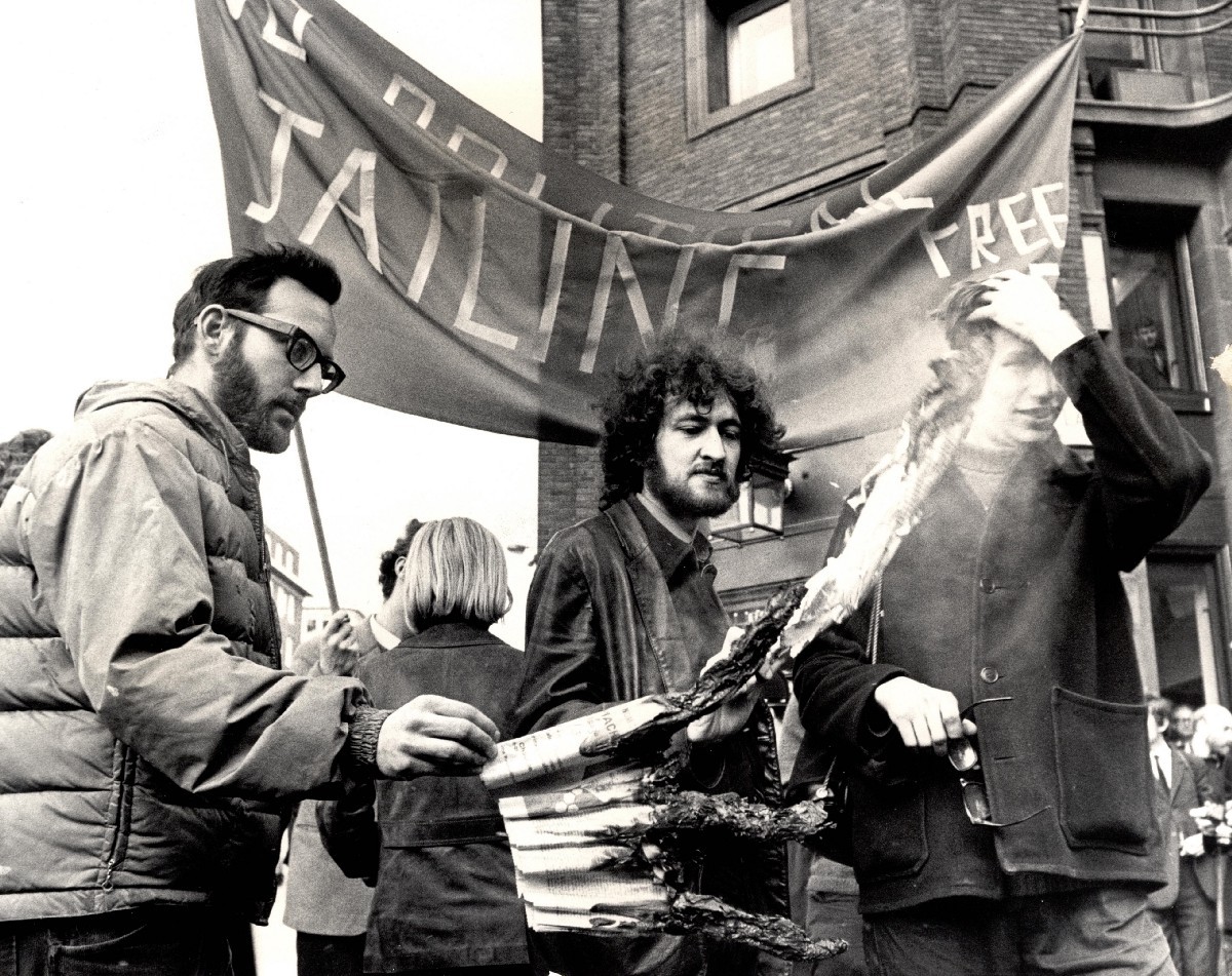 historium:3 students burning copies of the Financial Times in London, 1967