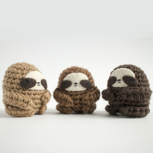 Here are some mini amigurumi sloths, with a free crochet pattern.