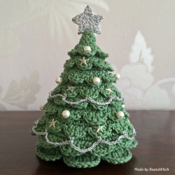 by-bautawitch:  Crocheted Christmas Tree - my own pattern. DIY - free in my blog. Use Google Translate! Welcome! :)  so pretty
