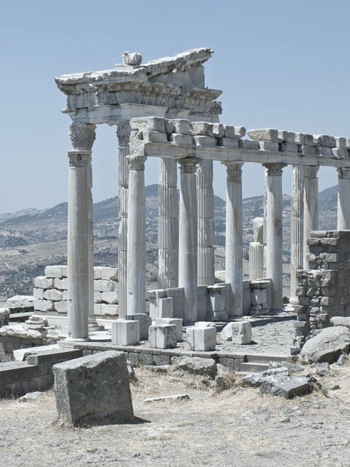 last-of-the-romans:The Temple of Trajan in Pergamum.