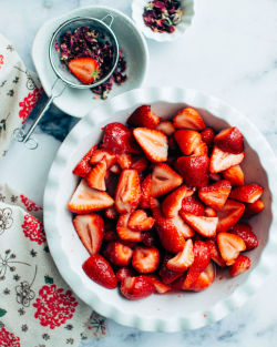 foodffs:  Strawberry CobblerFollow for recipesGet