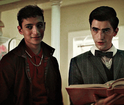 Edwin And Charles DEAD BOY DETECTIVES, S01E02, The Case Of The Dandelion Shrine
