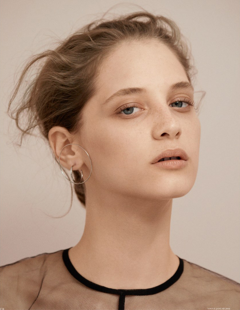 mylico:  Melina Gesto by Julia Nonireblogging okay with all credits intact!