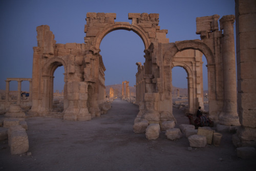 ritsual: Ed Kashi, Palmyra, Syria. The Greco-Roman ruins of the ancient city of Palmyra.