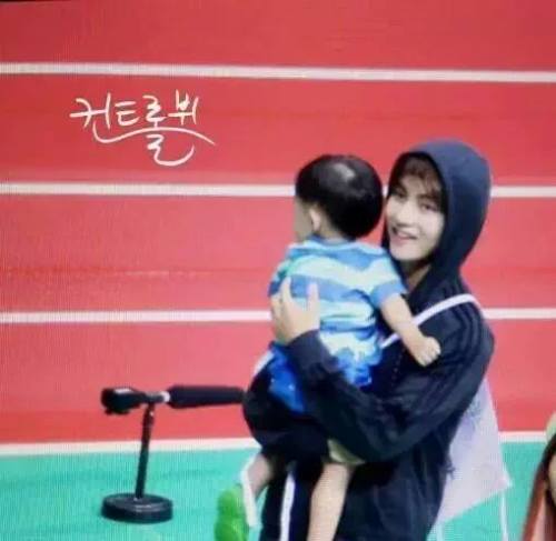 byuntaehyung-95 - Taehyung with kids post appreciation.Just take...