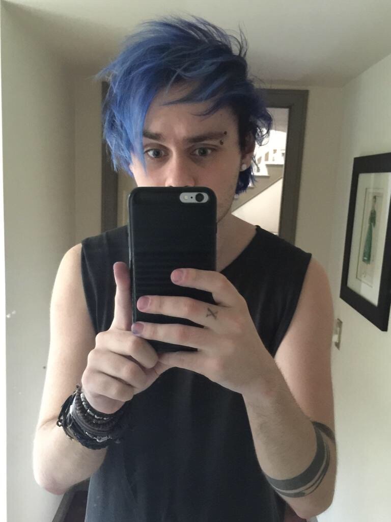 hotdamn5sos: Michael5SOS: I do have blue hair 