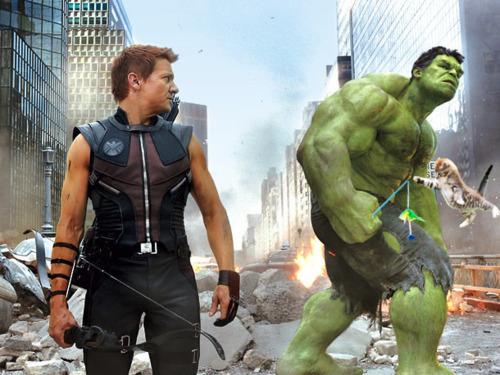 hawkeye-but-with-cats:  Hulk love play with kitty!