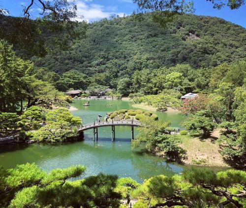 ⛳️1450. 栗林公園 Ritsurin Garden, Takamatsu, Kagawa 四国旅4日目。台風10号の影響で公共交通機関がすべてストップしたので四国から出られず、高松市内でぼんやり