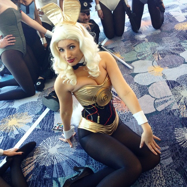 hotcosplaychicks:  birdsofplay:  Threepio bunny at #StarWarsCelebration! There are