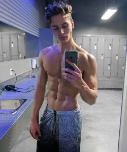   Thomas Bussieres ( @Thomasbussieres )  