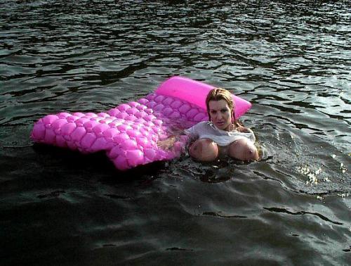 awesomebimbo: luisflakis:  Ufffffff Let’s do it in the water #Gabrielitits Montserratits  The real pierced tattooed fuck doll with huge boobs: fnchen.tumblr.com 