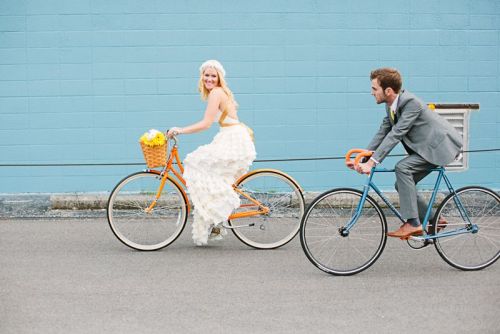 delightfulcycles: a DIY wedding with bicycles on bloglovin (via Kiss and Tell Photography Blog)