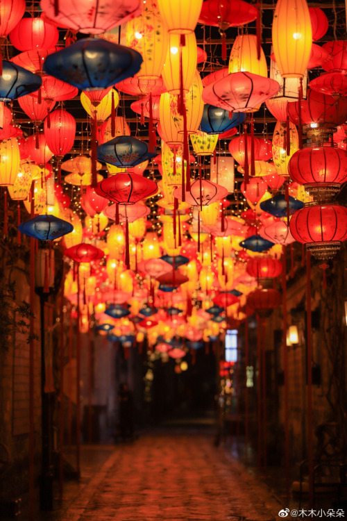 fuckyeahchinesegarden:chinese lantern in nanjing by 木木小朵朵 Wow!