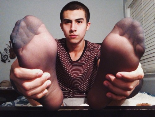 ticklemysheersocks: gaysheers: Sheer Feet I wish I knew who he is ‘cause I’m fallin