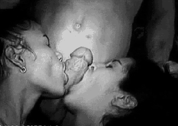 cumonsteph:  Good friends accompany each other. Everywhere.