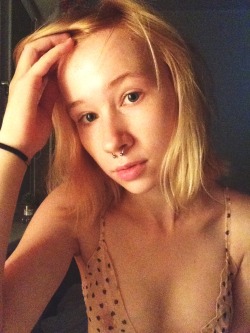 crappy-selfie:  forehead  of a real thinker