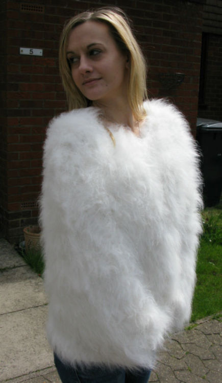 luvsfuzzysweaters: Ebay Germany